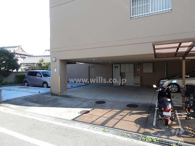 敷地内駐車場（屋内平面式と屋外機械式）