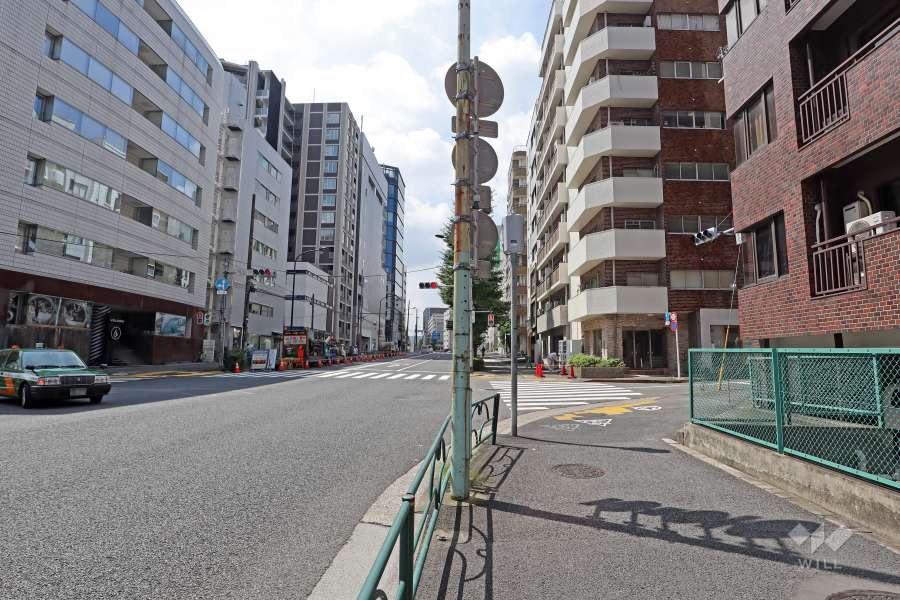 敷地東側の前面道路