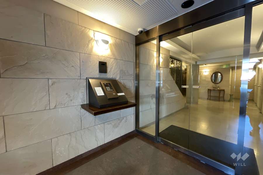 エントランスはオートロック付きです。