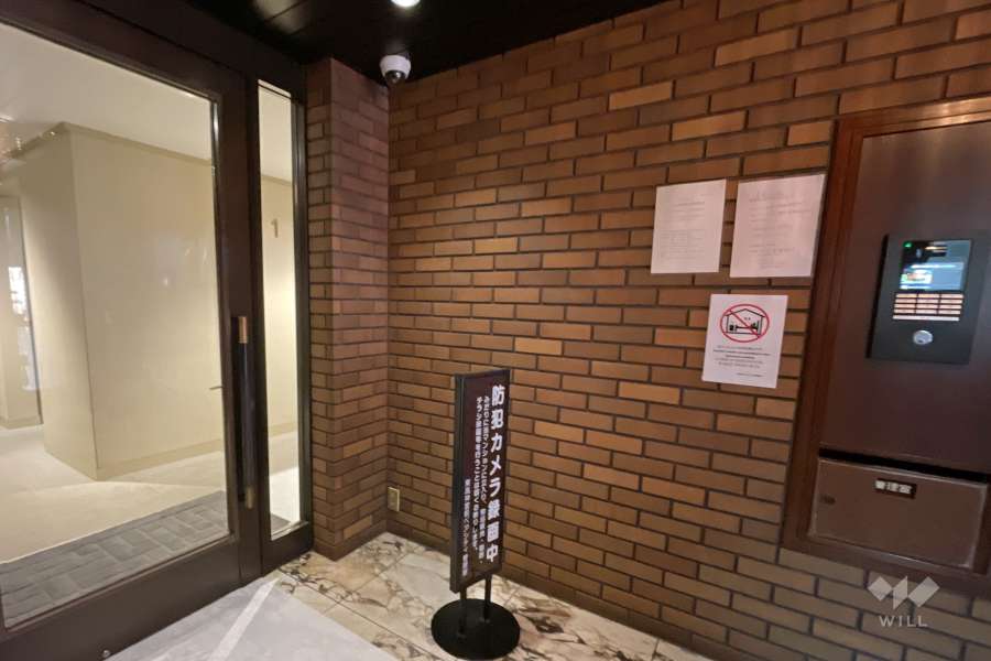 エントランスはオートロック付きです。