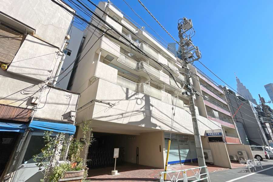 カテリーナ代々木の外観（南西側から）