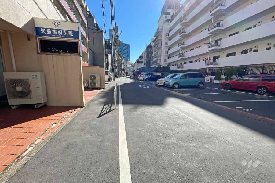 敷地南側の前面道路