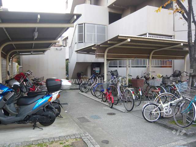 屋根付きの駐輪場