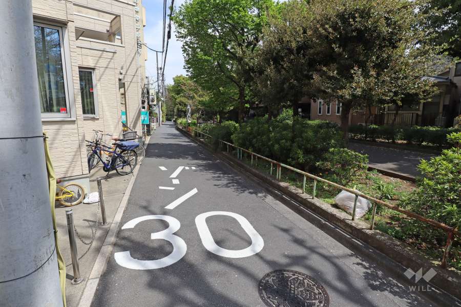 敷地南側の前面道路