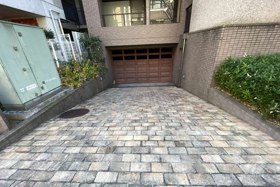 駐車場の出入り口