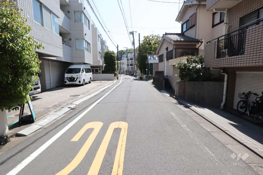 敷地北東側の前面道路