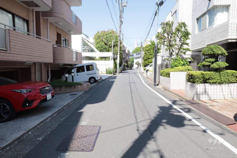 敷地北東側の前面道路