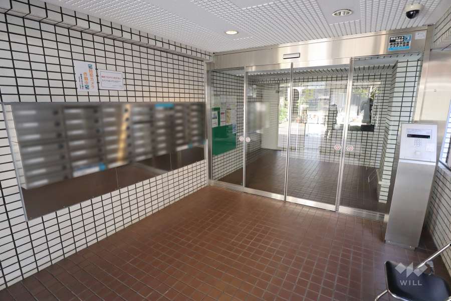 エントランスはオートロック付きです。
