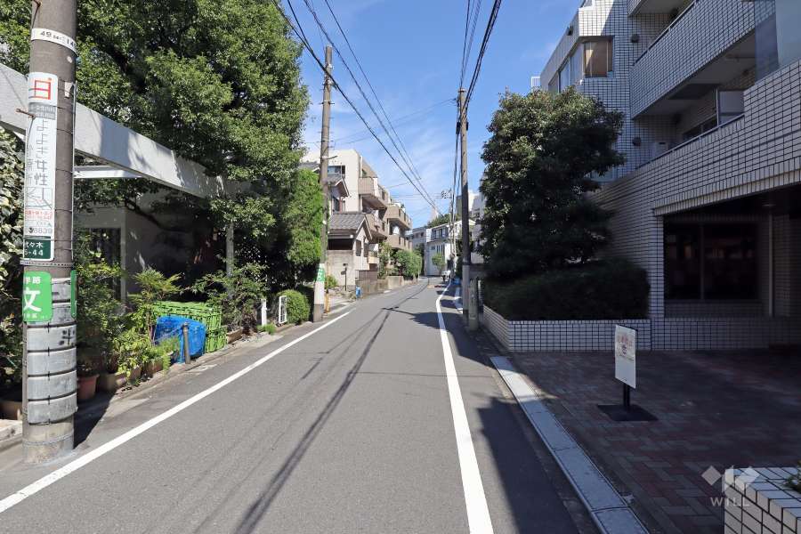 敷地北西側の前面道路