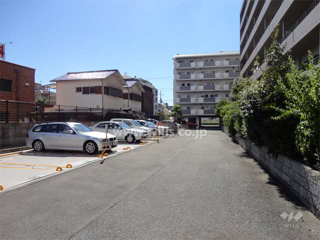 敷地内駐車場（ロボットゲート付き）