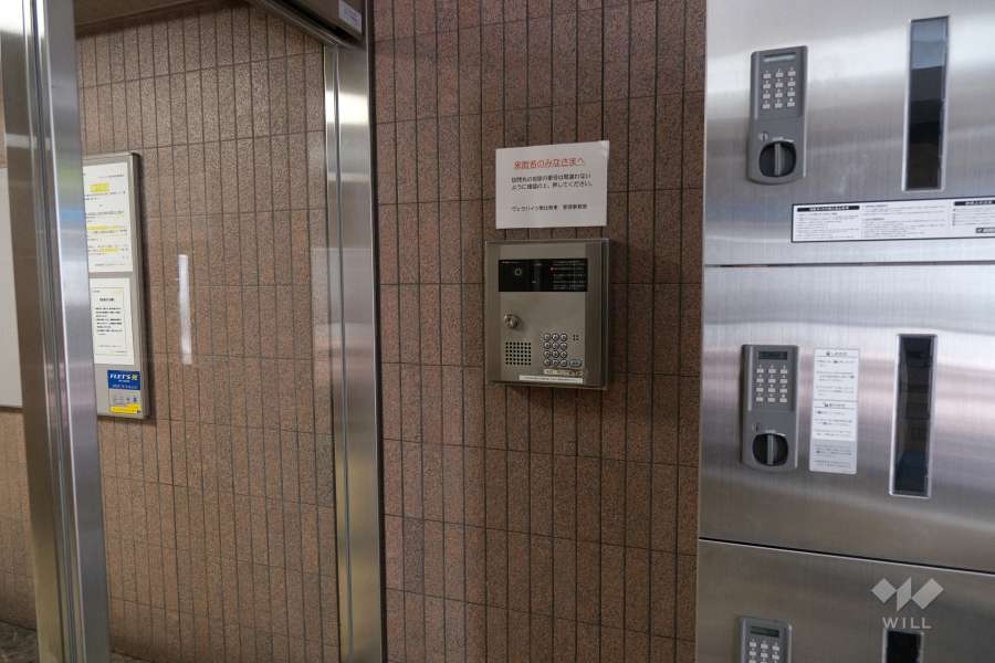 エントランスはオートロック付きです。