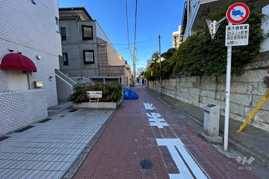 敷地北西側の前面道路