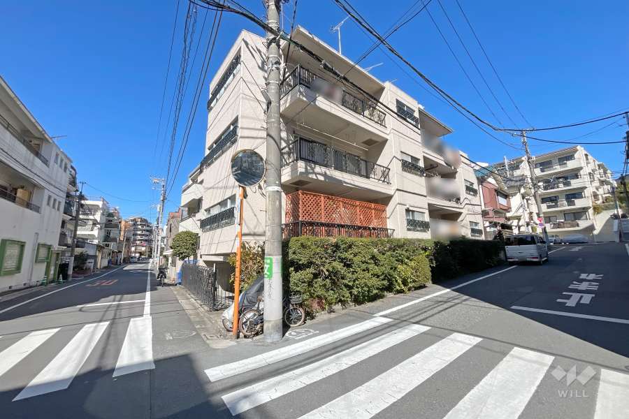 クリスタルコーポ初台の外観（南側から）