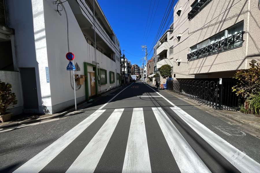 敷地南側の前面道路