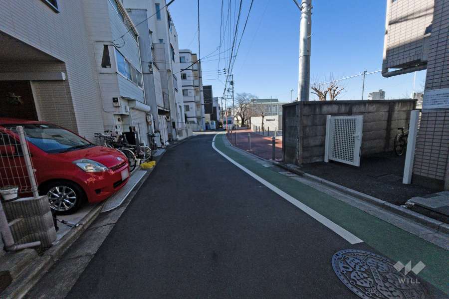 敷地南側の前面道路