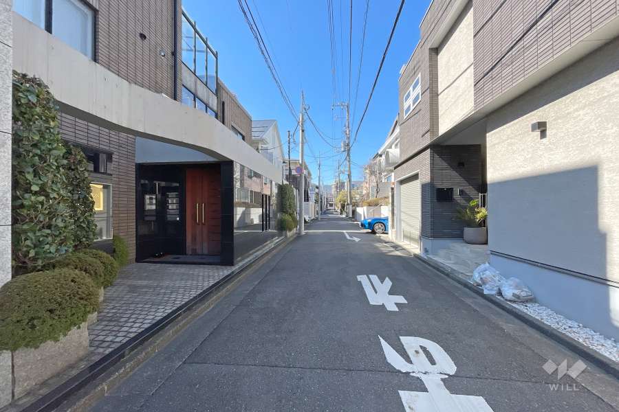 敷地北側の前面道路