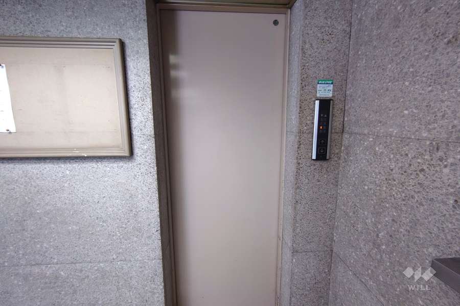 共用のエレベーター