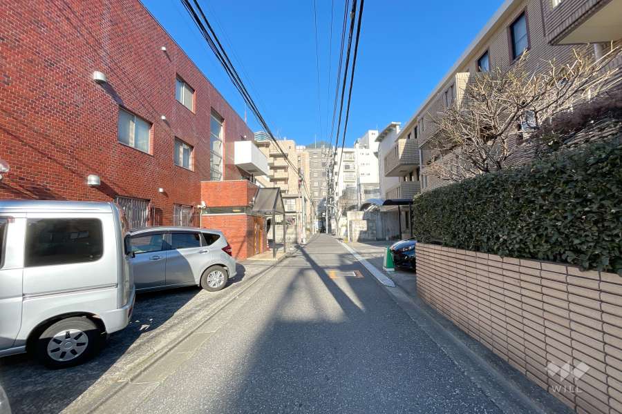 敷地北側の前面道路