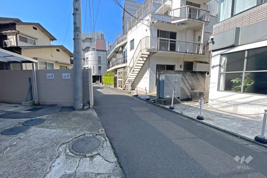 敷地北東側の前面道路