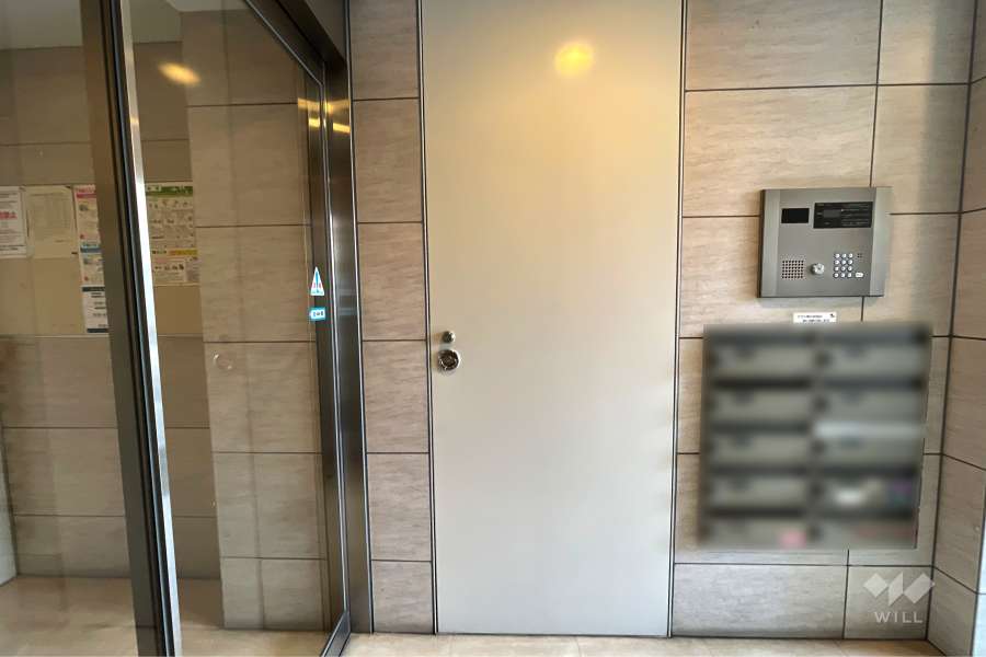 エントランスはオートロック付きです。