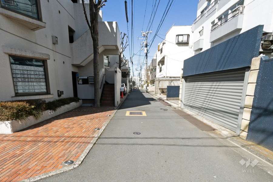 敷地北東側前面道路