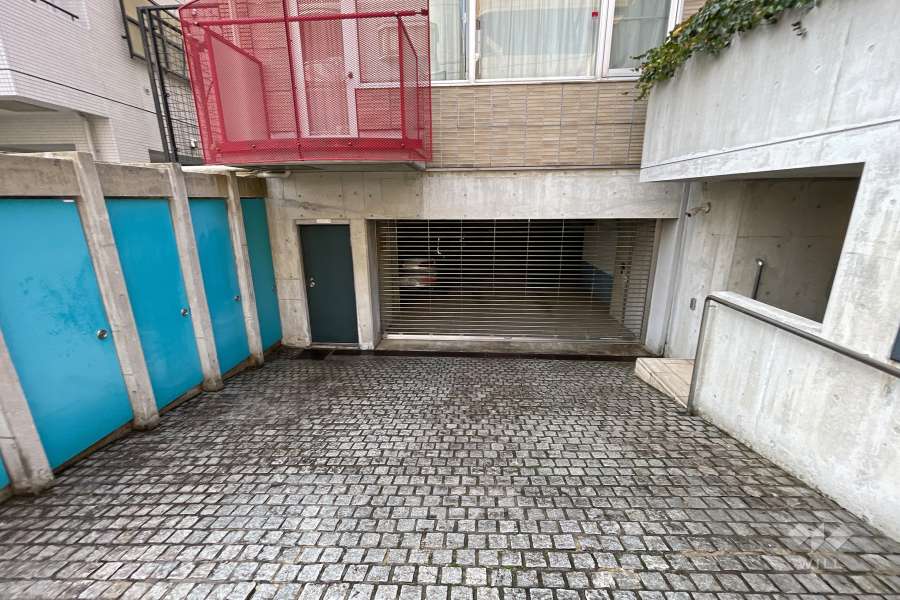 敷地内駐車場（リングシャッター付き）