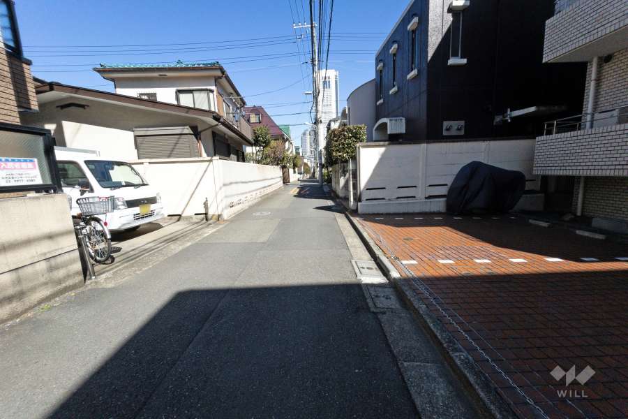敷地北側の前面道路