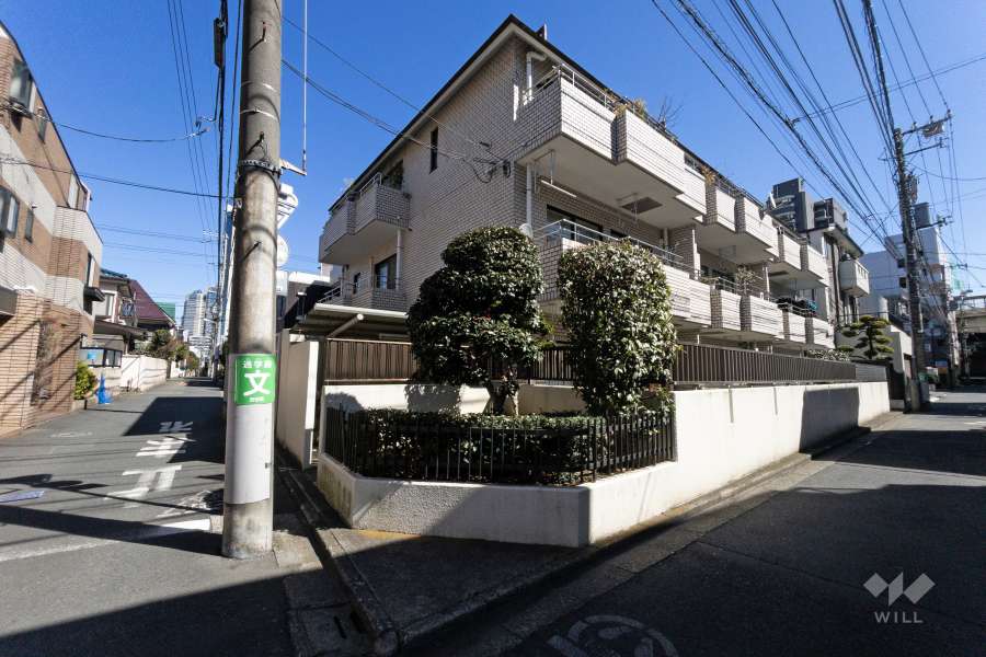 メイゾン初台の外観（西側から）