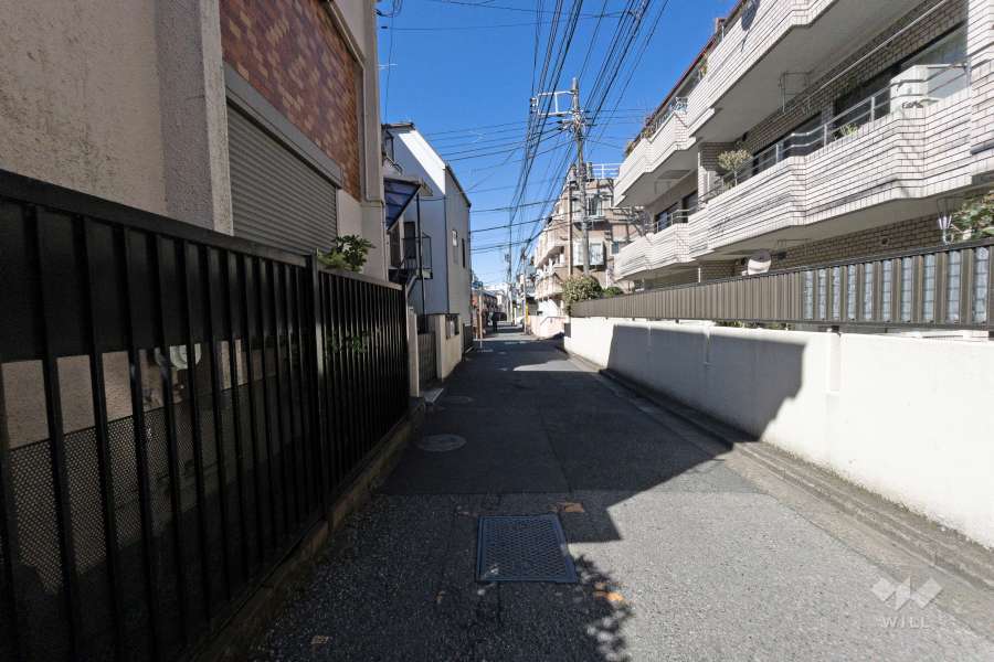 敷地南東側の前面道路