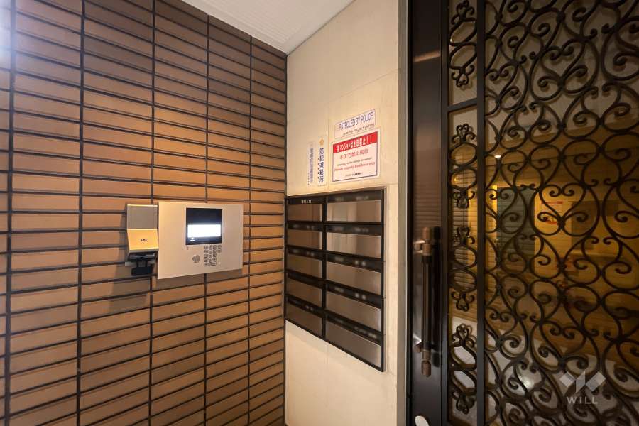 エントランスはオートロック付きです。