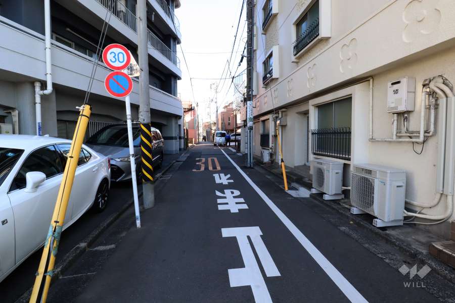敷地北側の前面道路