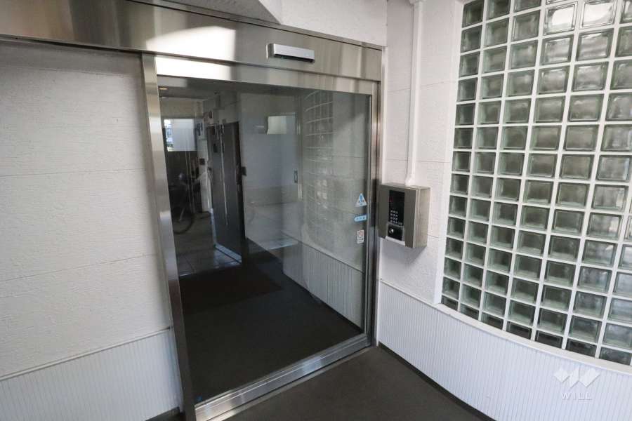 エントランスはオートロック付きです。