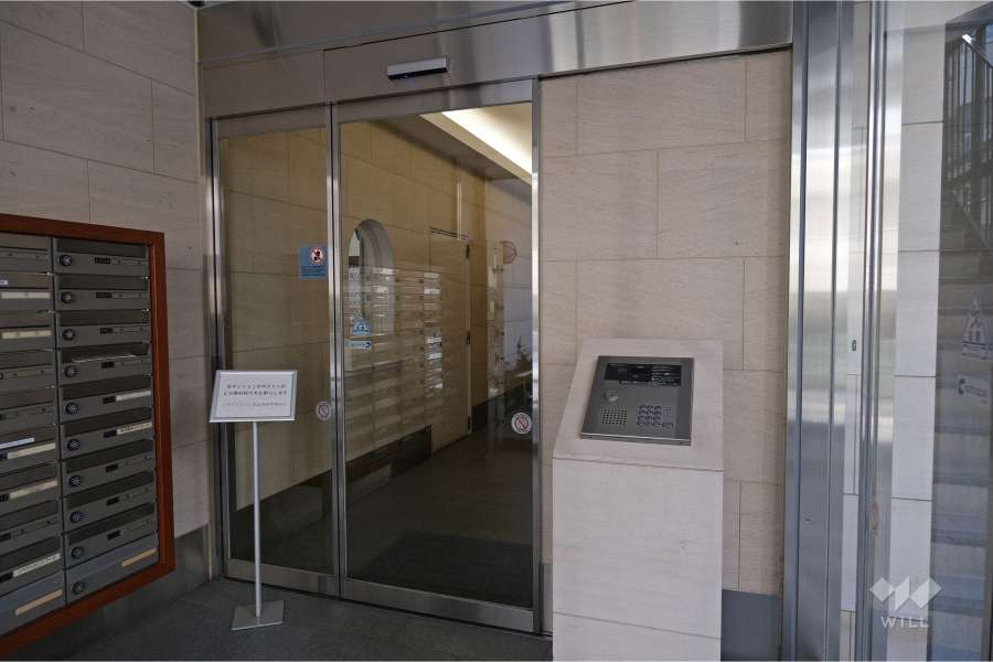 エントランスはオートロック付きです。