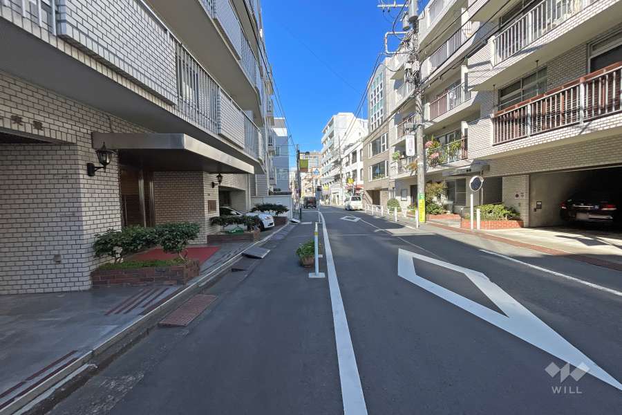 敷地北側の前面道路