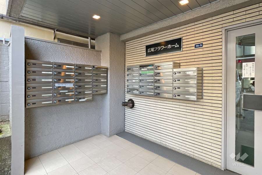 エントランスと共用ポスト