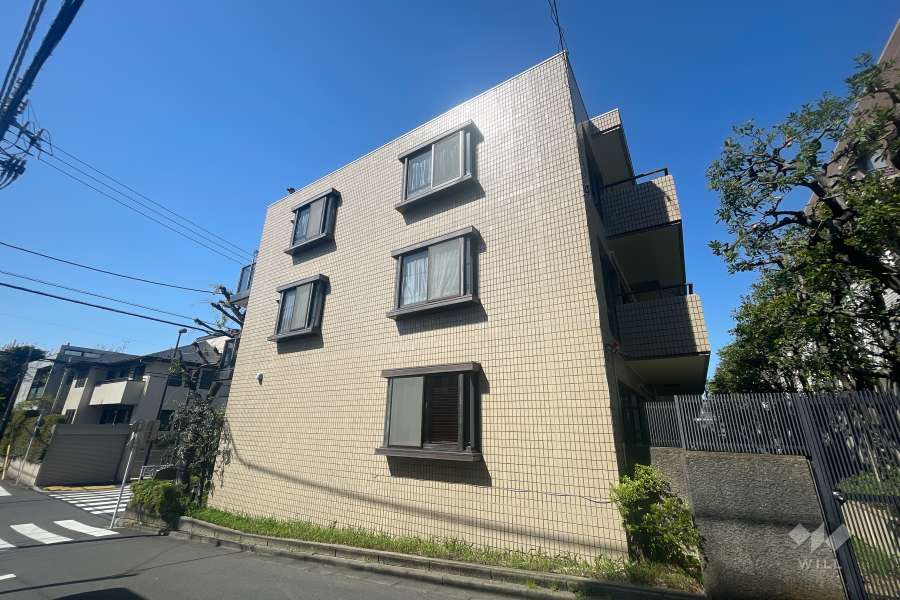 グランドメゾン代々木上原の外観（南東側から）