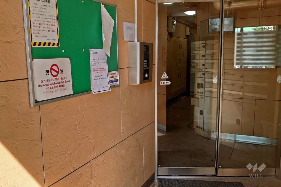 エントランスはオートロック付きです。