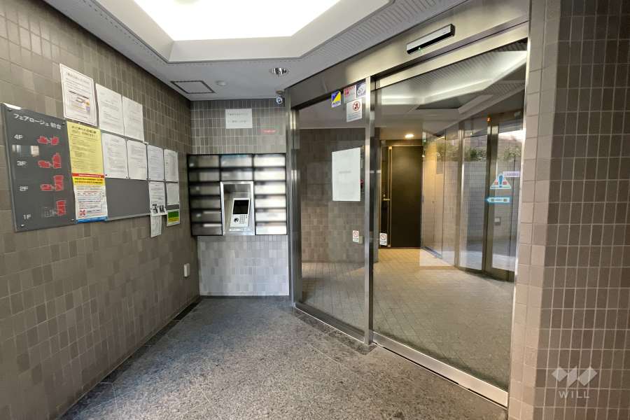 エントランスはオートロック付きです。