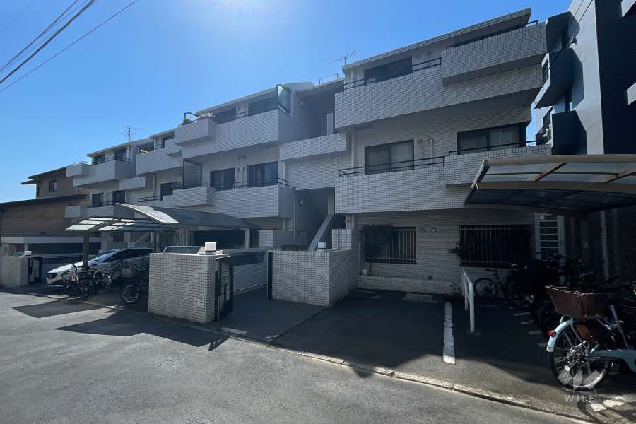 ワコー代々木マンションの外観（北西側から）