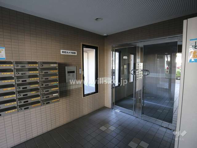 エントランスはオートロック付きえす。