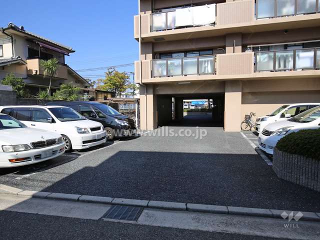 敷地内駐車場（屋外平面式・屋内平面式）