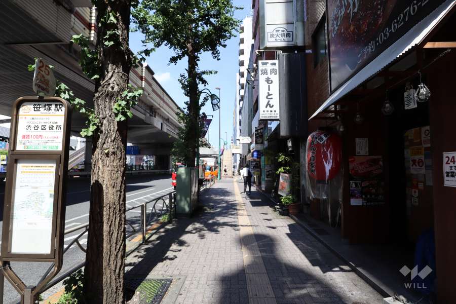 敷地北側の前面道路（西側から）