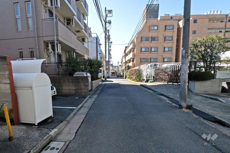 敷地北側の前面道路