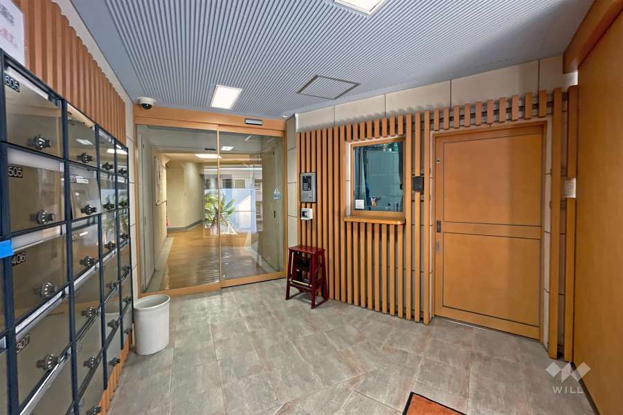 エントランスはオートロック付きです。