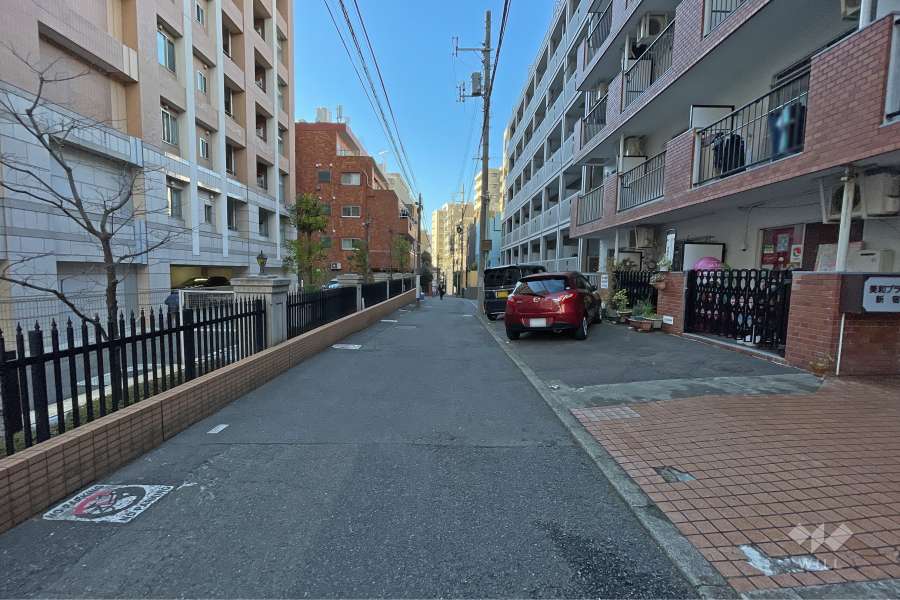 敷地南東側の前面道路