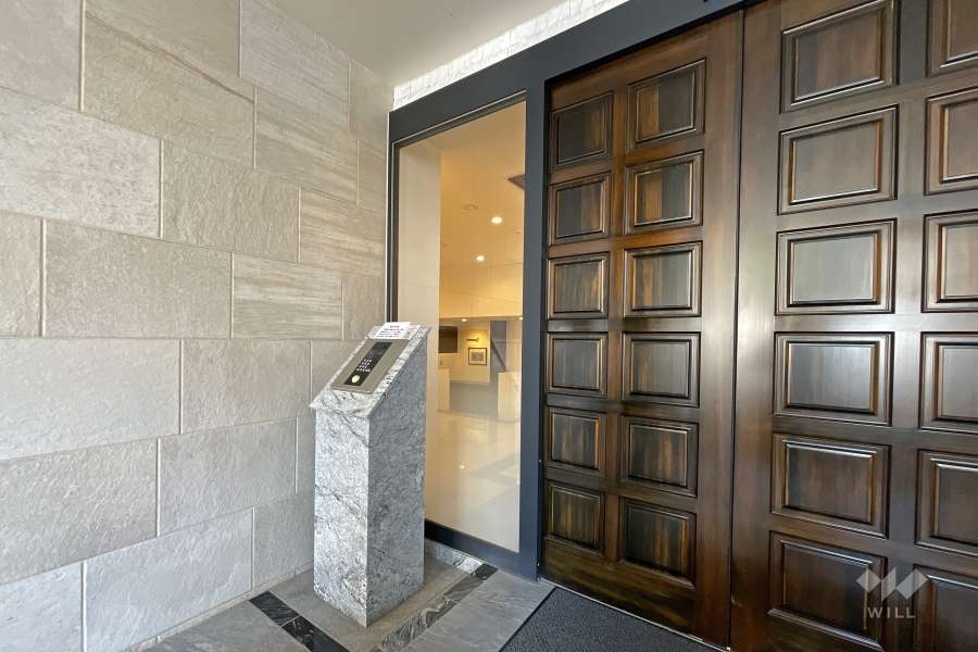 エントランスはオートロック付きです。