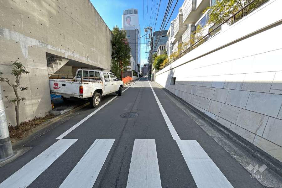 敷地南東側の前面道路