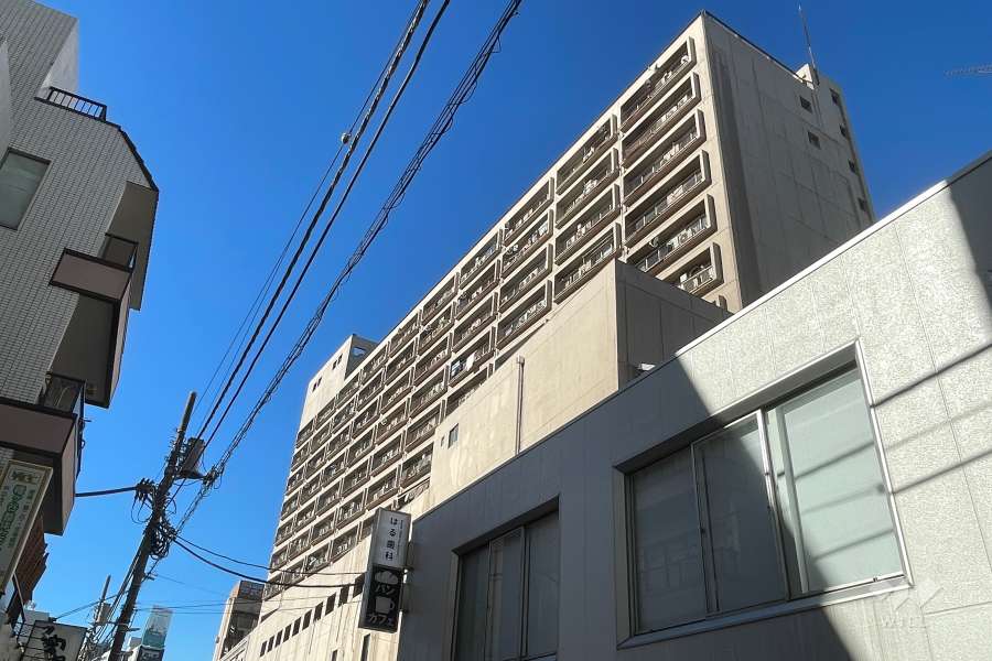 幡ヶ谷ゴールデンマンションの外観（南側から）