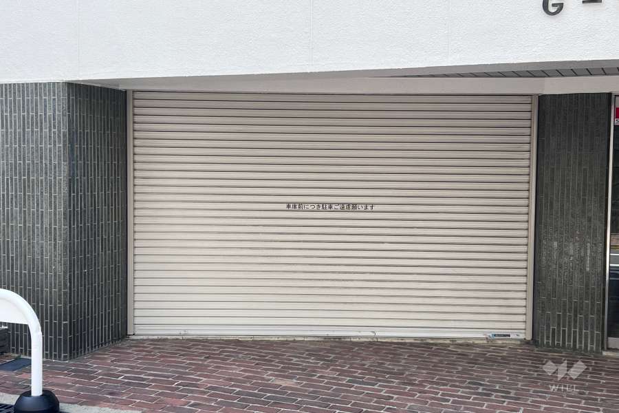 駐車場の出入り口（ゲート付き）