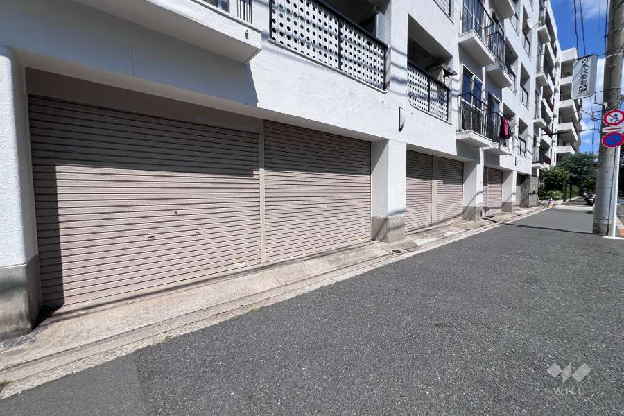 駐車場の出入り口（ゲート付き）